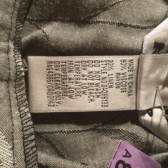 Nygard Collection Linen Blend Silver Patterned Capris - Picture 4 of 5